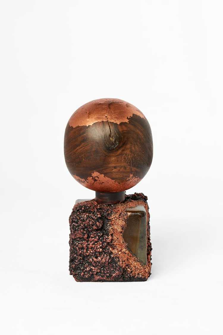 Smells Similar: Closest Comparisons and Distinguishing Traits