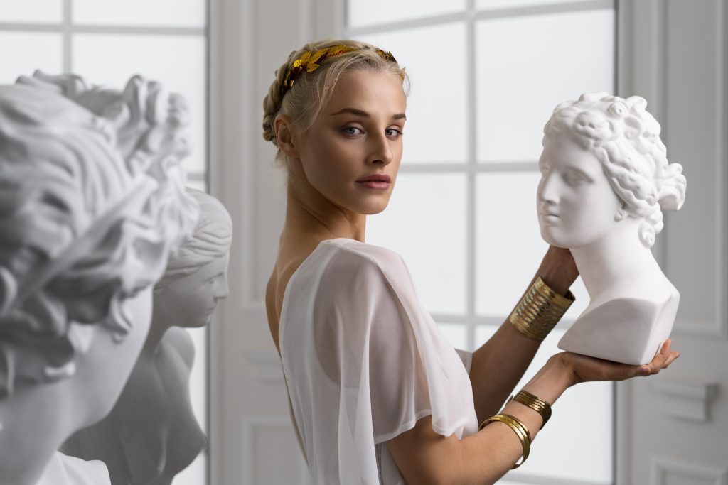 Donatella Versace Resigned as Creative Director: a New Chapter in the History of Versace